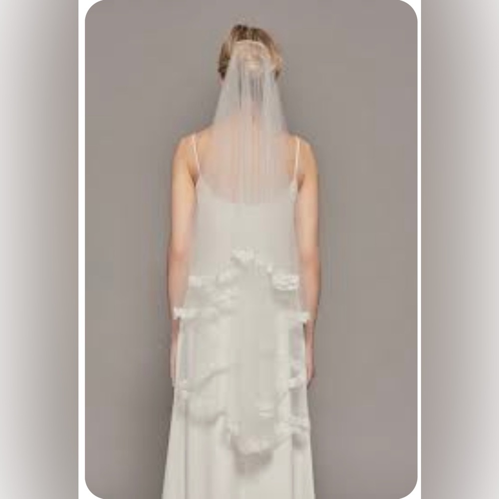 Tadashi Shoji - Reign Fingertip Veil - Ivory